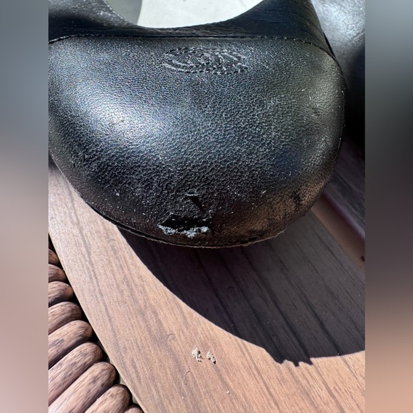 CHANEL LEATHER BALLET FLATS - Picture 5 of 7